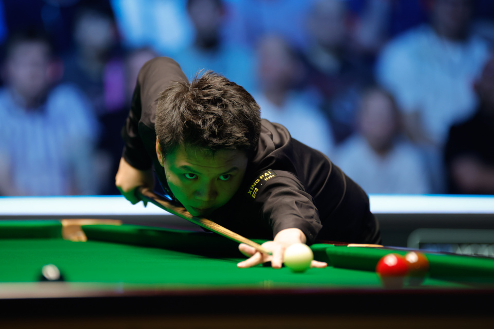 尔比奋力抵 尔比奋力抵