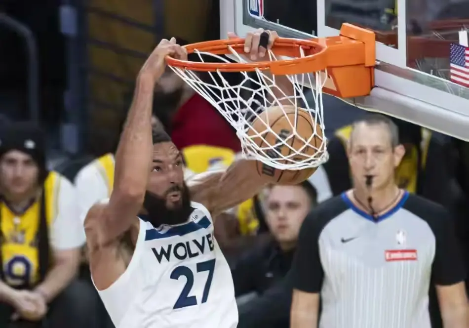 虽然跳的不, 而且运球还 虽然跳的不, 而且运球还